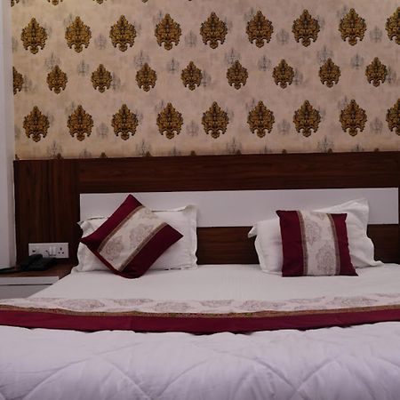 Hotel The Ramay Palace Ayodhya Exterior photo