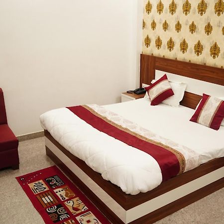 Hotel The Ramay Palace Ayodhya Exterior photo